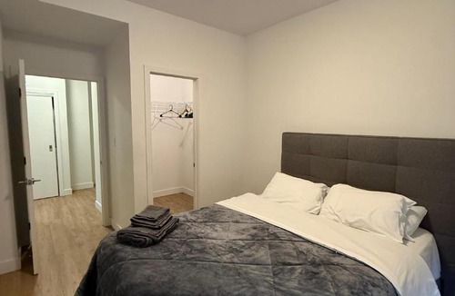 Ville-Marie Apartment | Downtown Modern 2BD Corner Condo City Views