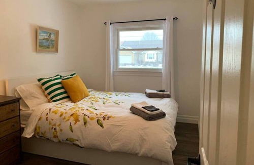 Prince Edward House | Downtown Picton, newly renovated - Dog/EV friendly