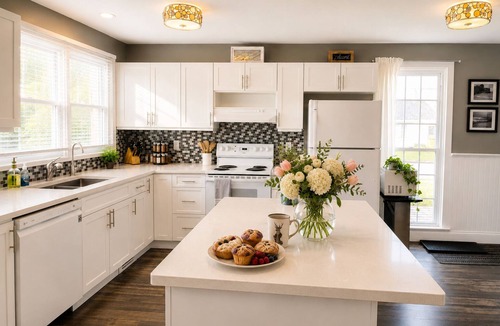 Prince Edward House | Downtown Picton Retreat |Near Sandbanks & Wineries