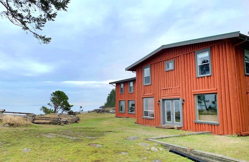 Regional District of Nanaimo Hotel | Dragon's Lodge