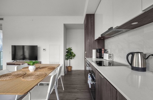 Central Waterfront Hotel | Dream Suite in Harbourfront core with Amazing Lake & CN Tower view