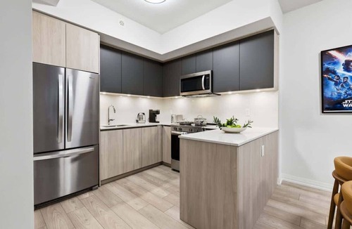 Downtown Toronto Apartment | DTWN Boutique Townhome + Basement Suite |Sleeps 10