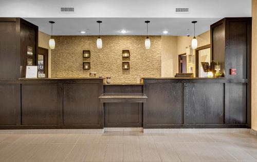 Fox Creek Hotel | Duvernay Inn & Suites