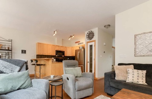 Radium Hot Springs Apartment | Eagle Crest | Steam Shower | Fireplace | Springs