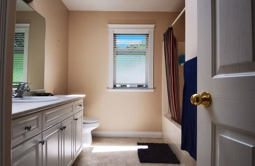 Cordova Bay House | Eagle' house, Room #2