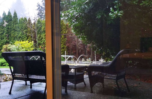 Cordova Bay House | Eagle's House, Room #1