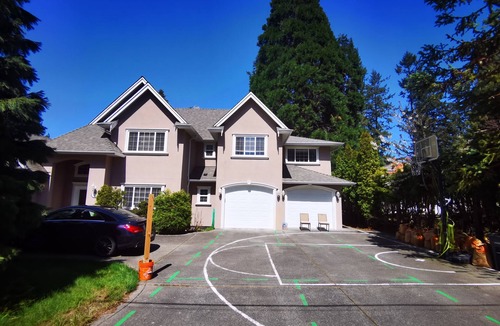 Cordova Bay House | Eagle's House, Room #1
