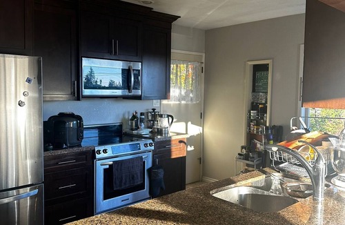 District of North Vancouver House | Eagle’s Nest Retreat Among Majestic Evergreens