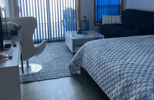Earls Cove Bed & Breakfast | Earls Cove Orca View Mermaid Room Ocean Front Amazing View