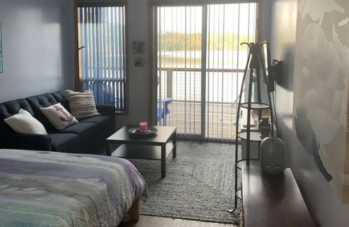 Earls Cove Bed & Breakfast | Earls Cove Orca View B and B crews quarters.