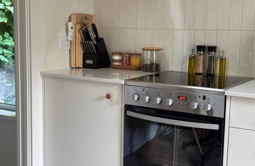 Port Renfrew Cabin | Ebb Cottage: Private Hot Tub