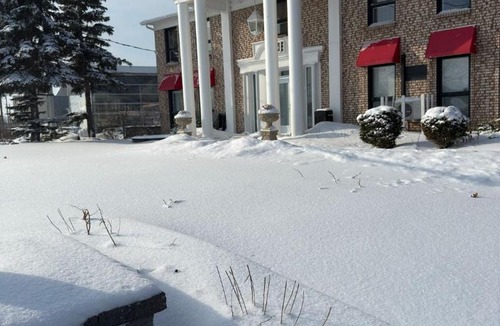 Brossard Cabin | Econo Lodge Montreal-Brossard