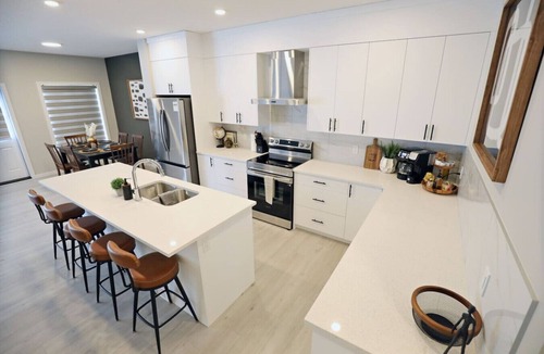West Edmonton House | Edgemont Retreat|A/C|River Cree|WEM|Disney+