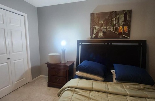Southeast Edmonton House | Edmonton Golden Horizon Homes 4BR 2BA Sleeps 10