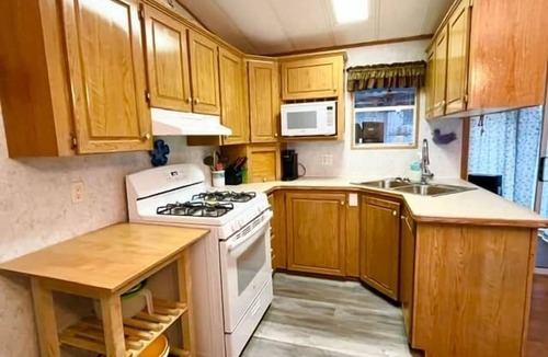 Sherkston House | ELCO BEACHFRONT Piece of Heaven - Beautiful Premium Cottage