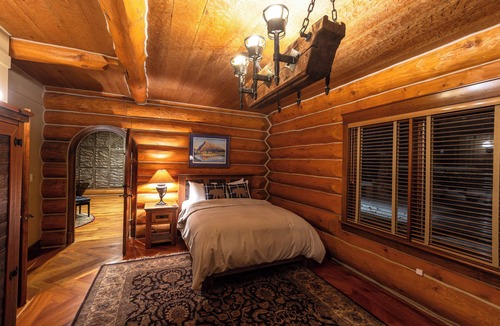 Blue River Hotel | Eleanor Estate - Luxury in the Mountains!