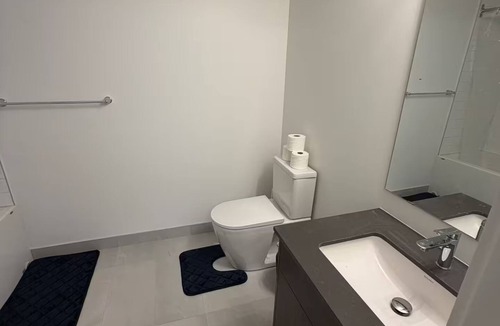 Birch Cliff Condo | Elegant 1-Bedroom Escape in Scarborough