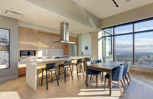 Metrotown Apartment | Elegant 1BR Apt with Skyline Views near Metropolis