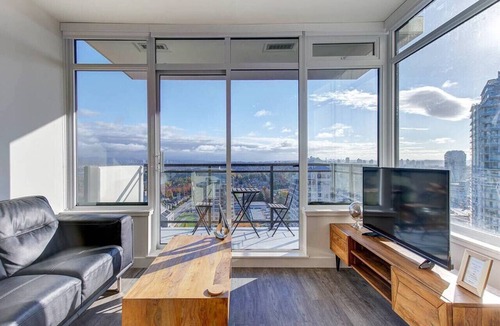 Metrotown Apartment | Elegant 1BR Apt with Skyline Views near Metropolis