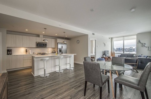 Downtown Apartment | Elegant 2BR Apt with Skyline Views near Waterfront