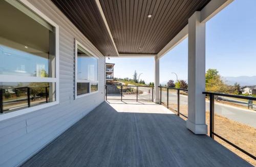 Eastern Hillsides House | Elegant 4BR Main Suite Family Friendly with Terrace