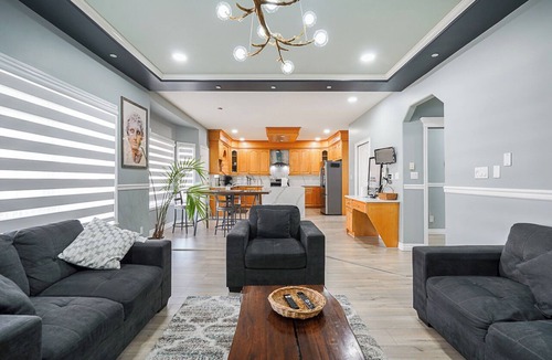 Surrey Newton House | Elegant 5BR Home| 4 Full Baths | Designed for comfort & Style