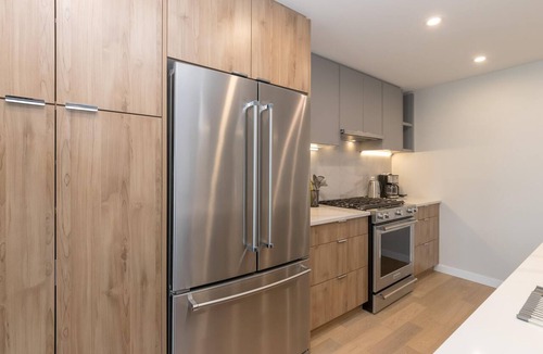 Cordova Bay Condo | Elegant Condo with Private BBQ and Ocean Views