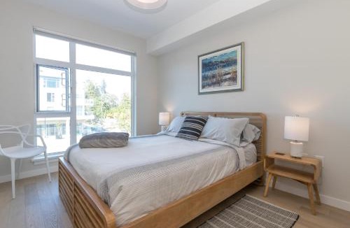 Cordova Bay Apartment | Elegant Condo With Private Bbq & Ocean Views