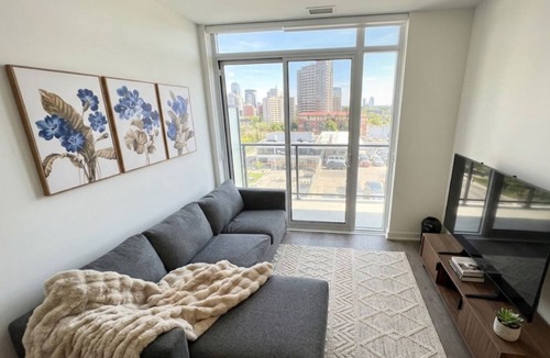 West Don Lands Apartment | Elegant Downtown 1Bdr Apartment w/transit
