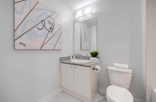 Lakeview Villa | Elegant Port Credit Escape Lakefront and Dining