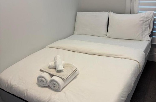 Lakeview Villa | Elegant Port Credit Escape Lakefront and Dining