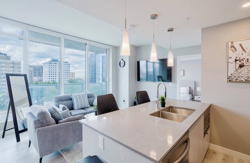 North Central Edmonton Apartment | Elegant Suite, Dt Views,River valley