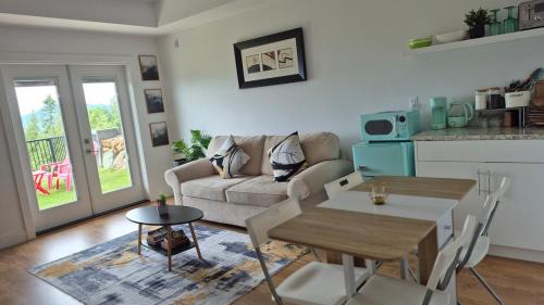 Promontory Apartment | Elevated Horizon Retreat