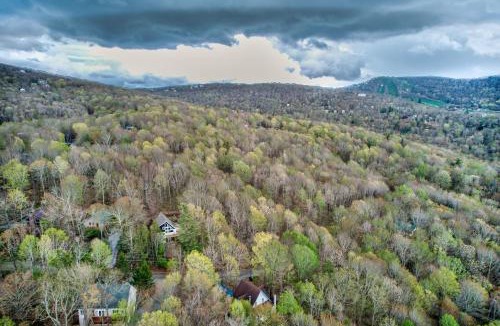 Charter Hills House | Elevation Escape