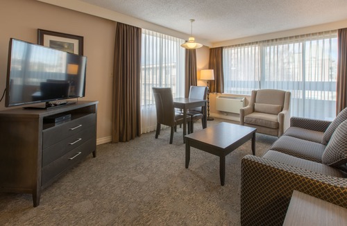 James Bay Hotel | Embassy Inn