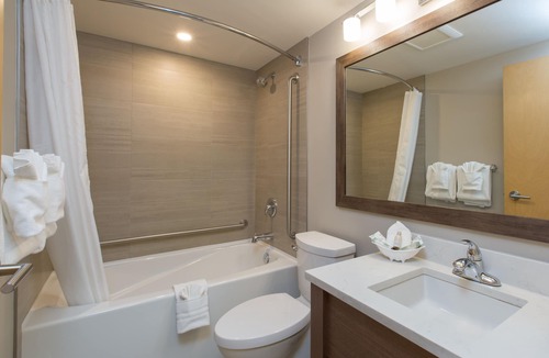 James Bay Hotel | Embassy Inn