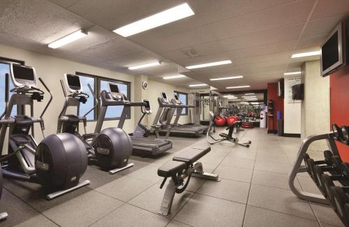 International District Hotel | Embassy Suites by Hilton - Montreal