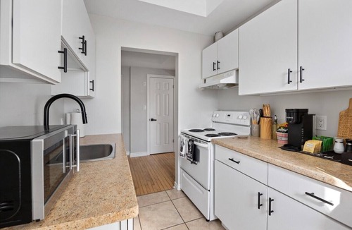 Walkerville Apartment | Emerald Suite + Amber Suite - Sleeps 6