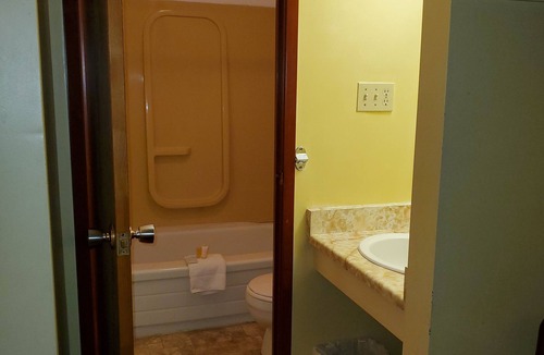 Timiskaming District Hotel | Englehart Inn