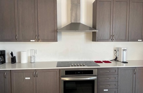 Lindsay House | Enjoy the comfort of this cozy home, minutes away from downtown!