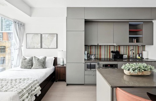 Fashion District Apartment | Entertainment District Gem Walk to CN Tower