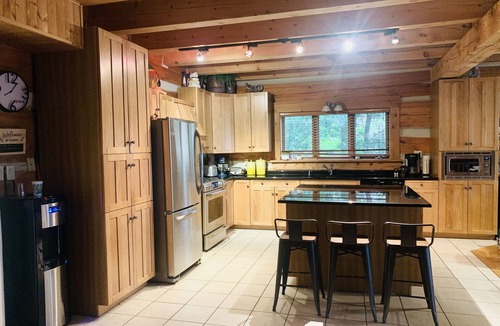 Collingwood Ski Chalet | Entire Chalet in Prime Location - close to hiking, beaches, golf, trails & more!