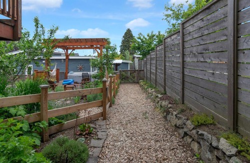 Regional District of Nanaimo House | Entire cottage in the Old City Quarter
