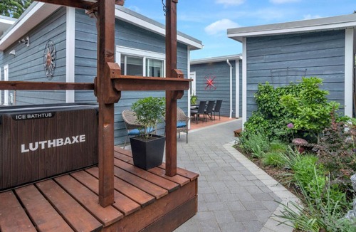 Regional District of Nanaimo House | Entire cottage in the Old City Quarter