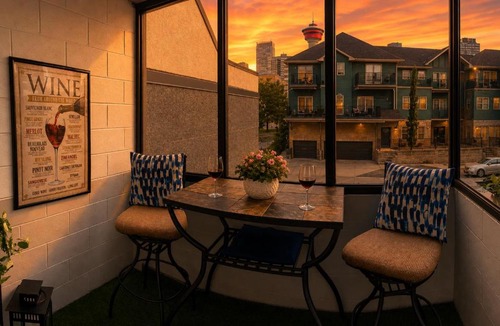 Beltline Apartment | Entire Downtown Condo steps to BMO & Stampede with Parking, 1,5 hrs to Banff