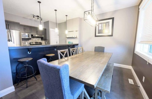 Grande Prairie House | Entire Home 4Bd 3.5Bath | WIFI | Smart TVs