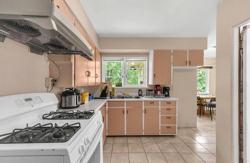 Burnaby House | Entire home in Burnaby Canada, 5 minutes to Metrotown