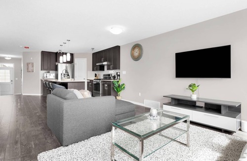 Southeast Edmonton House | Entire Home Spacious 4 bed 2.5 bath Duplex with a huge backyard!