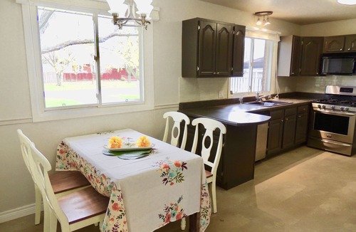 Historic Old Town House | Entire House Walking distance to downtown Niagara on the Lake
