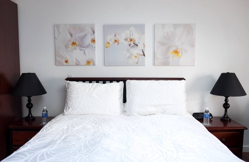 Salt Spring Island House | Entire room. Ocean, mountain view. Hot tub. Next to the Mount Maxwell park.